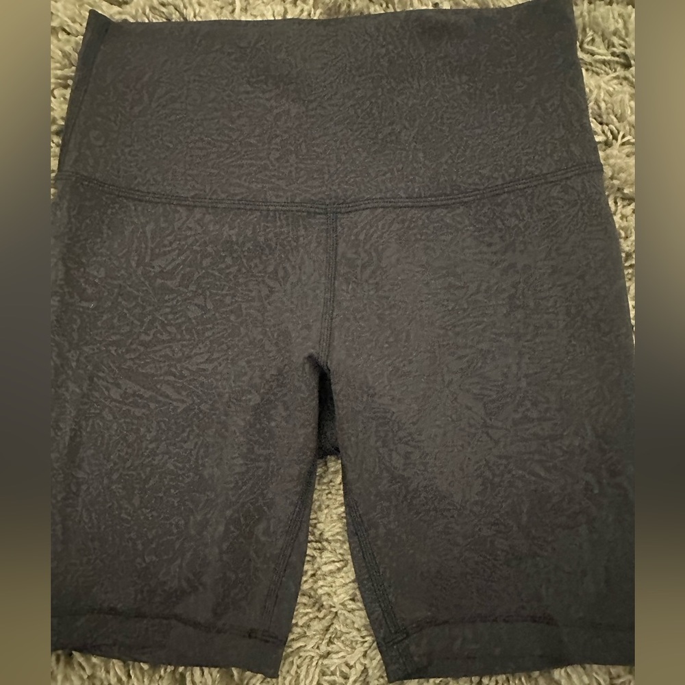 Lululemon Align high-rise 6” shorts. SZ. 6. Great condition.